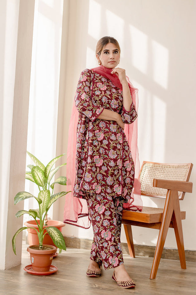 Block Print Basil Straight Kurta Maroon Set With Organza Dupatta EOSS