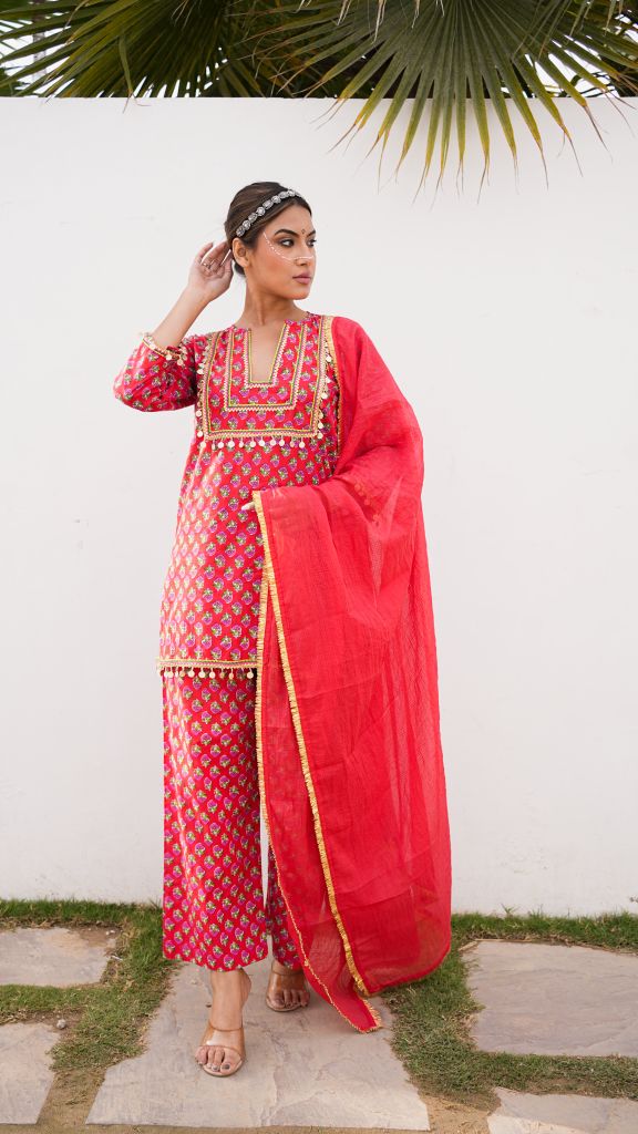 Mahin Red Straight Set