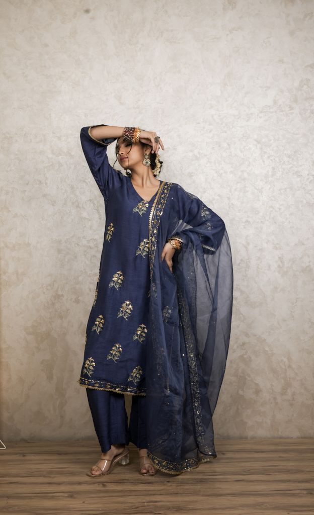 Shyra Navy Blue Straight Set