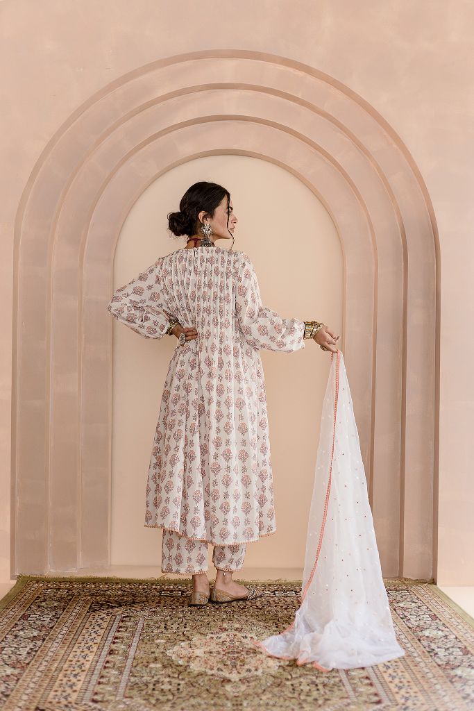 Shriya White Kurta Set