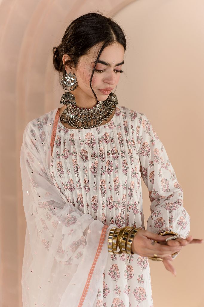 Shriya White Kurta Set