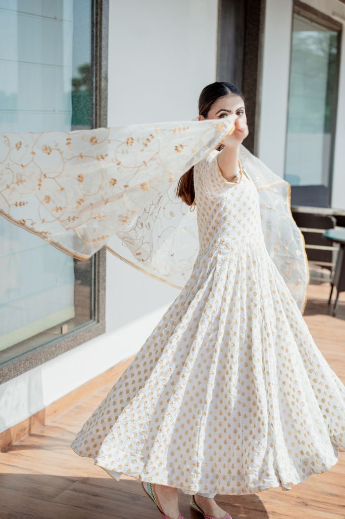 Zuri Offwhite  Anarkali Set