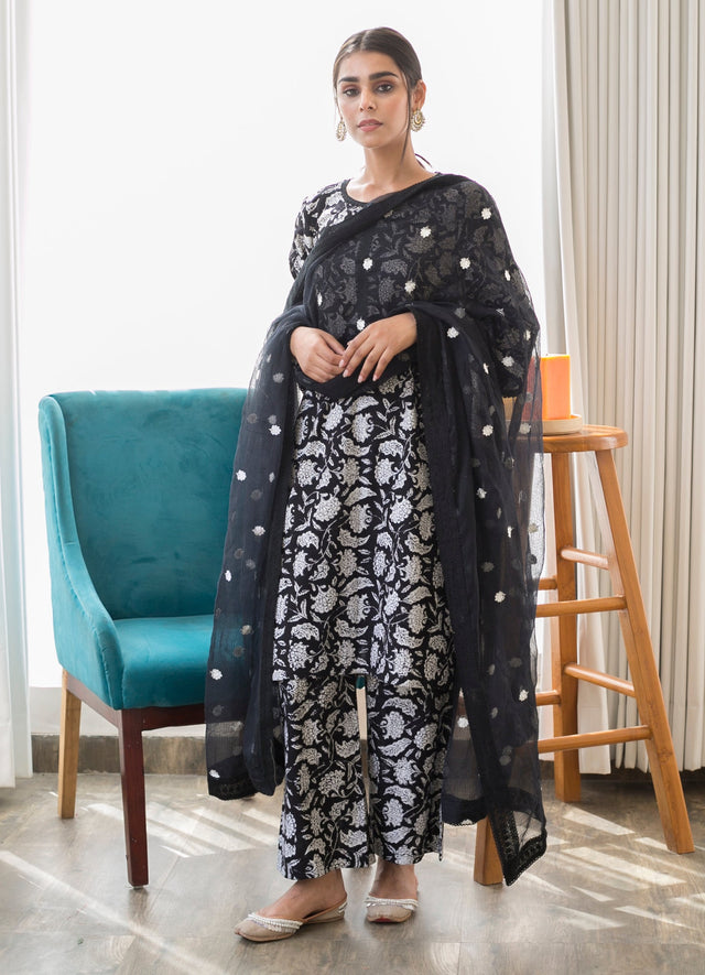 Block Print Daisy Black Straight Kurta Set With Doriya Dupatta