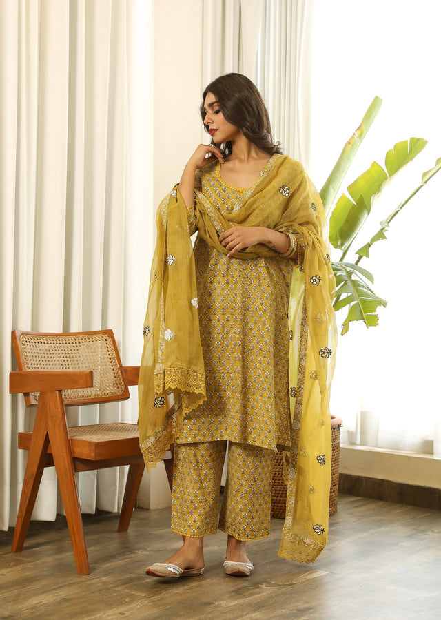 Rekha Yellow Straight Kurta Set With Doriya Dupatta