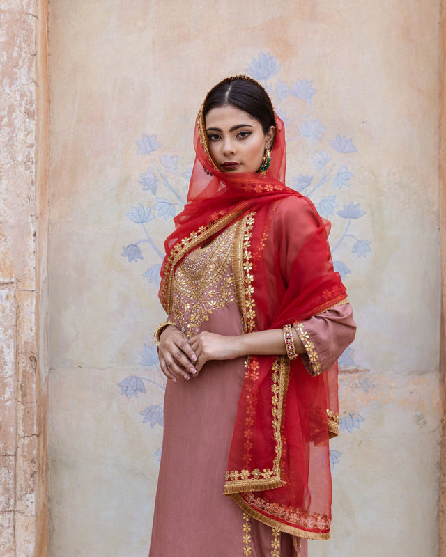 Roop Peach Muslin Straight Kurta Set With Organza Dupatta