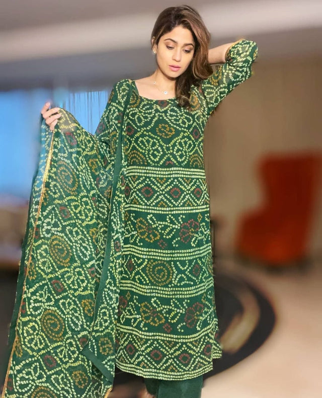 Shamita Shetty In Bhandej Georgette Naaz Green Kurta