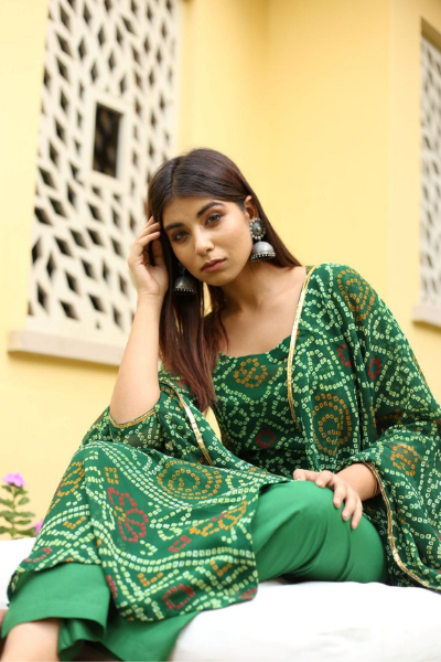 Shamita Shetty In Bhandej Georgette Naaz Green Kurta