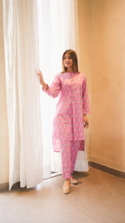Pink Paisley Print High-Low Kurta And Pant Set 2
