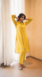 Yellow Paisley Print High-Low Kurta And Pant Set 4