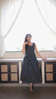 Black Printed Square Neck Sleeveless Maxi Dress 3