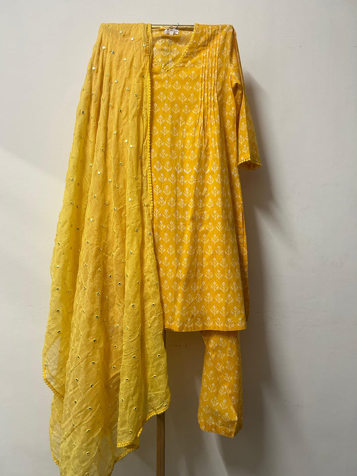 ANJULI YELLOW STRAIGHT SET