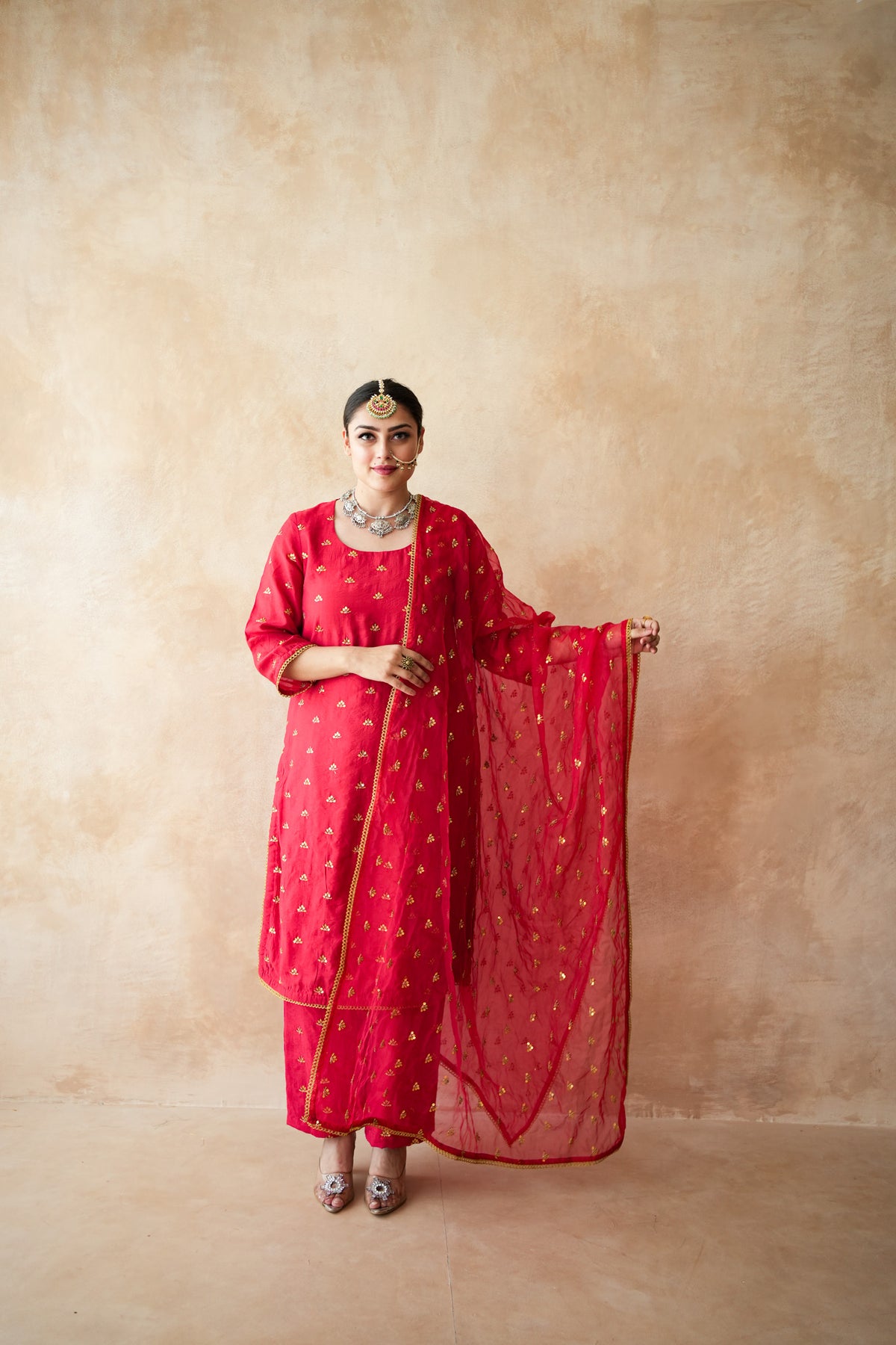 Meera Red Straight Set