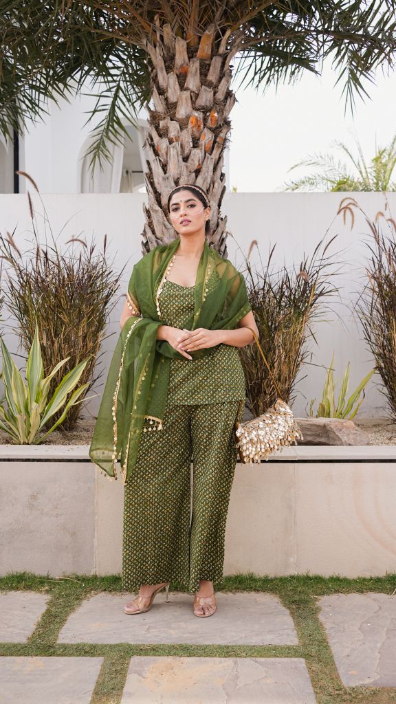 Gulrukh Green Butti Staright Set