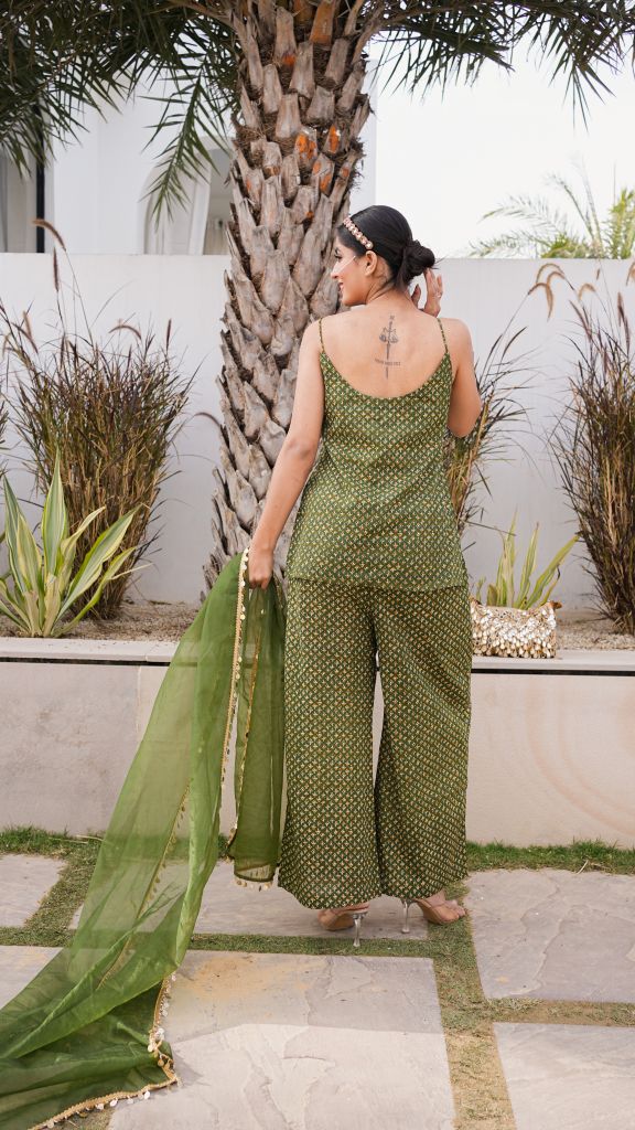 Gulrukh Green Butti Staright Set