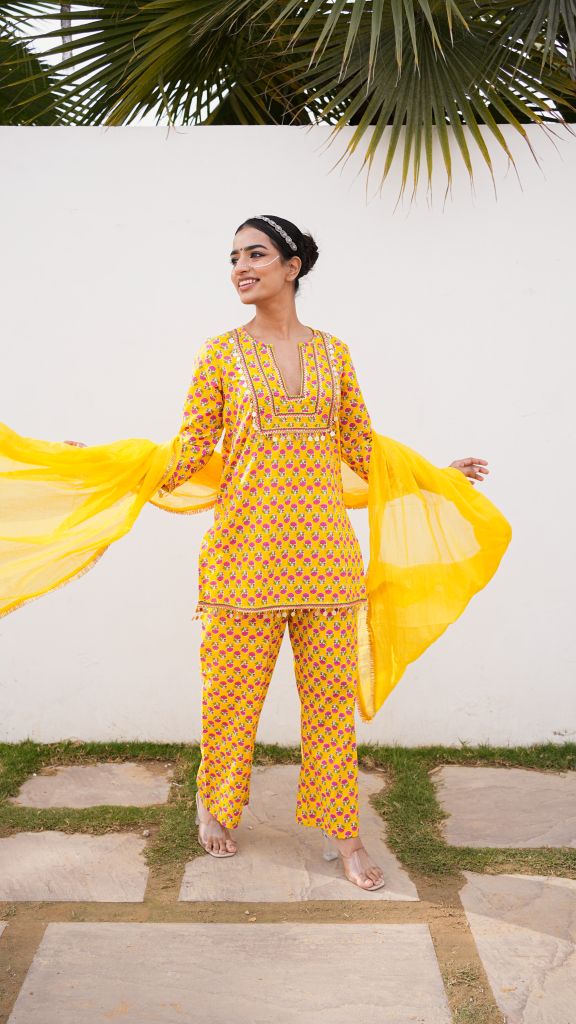 Mahin Yellow Straight Set
