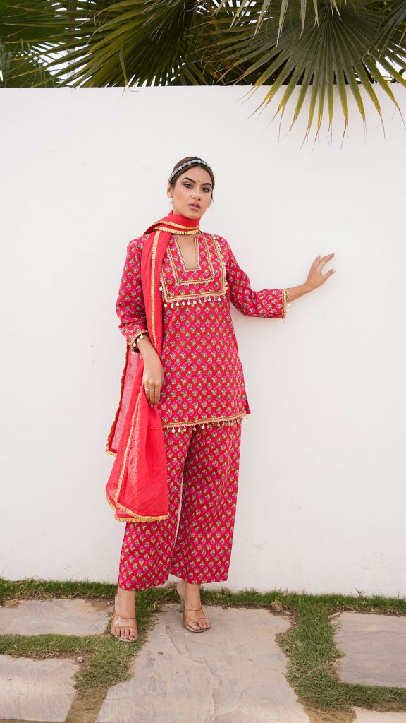 Mahin Red Straight Set