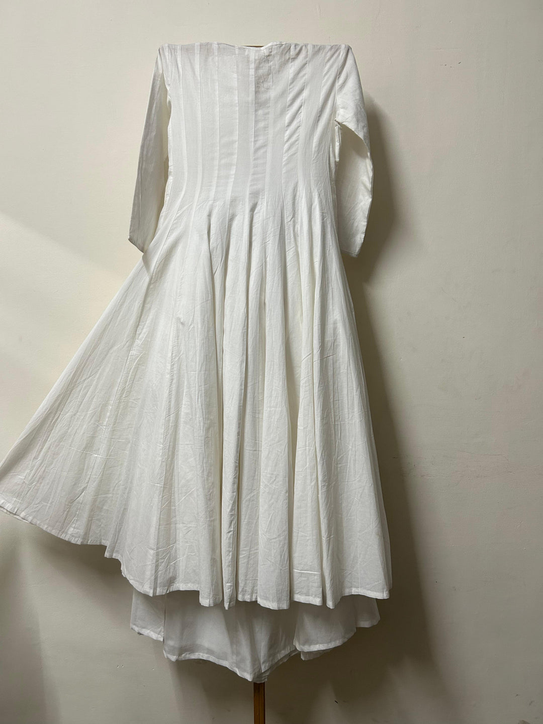 ROHA WHITE ANARKALI SET