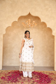 Hunar White Gota Lace Georgette Straight Kurta Set With Dupatta - view 4