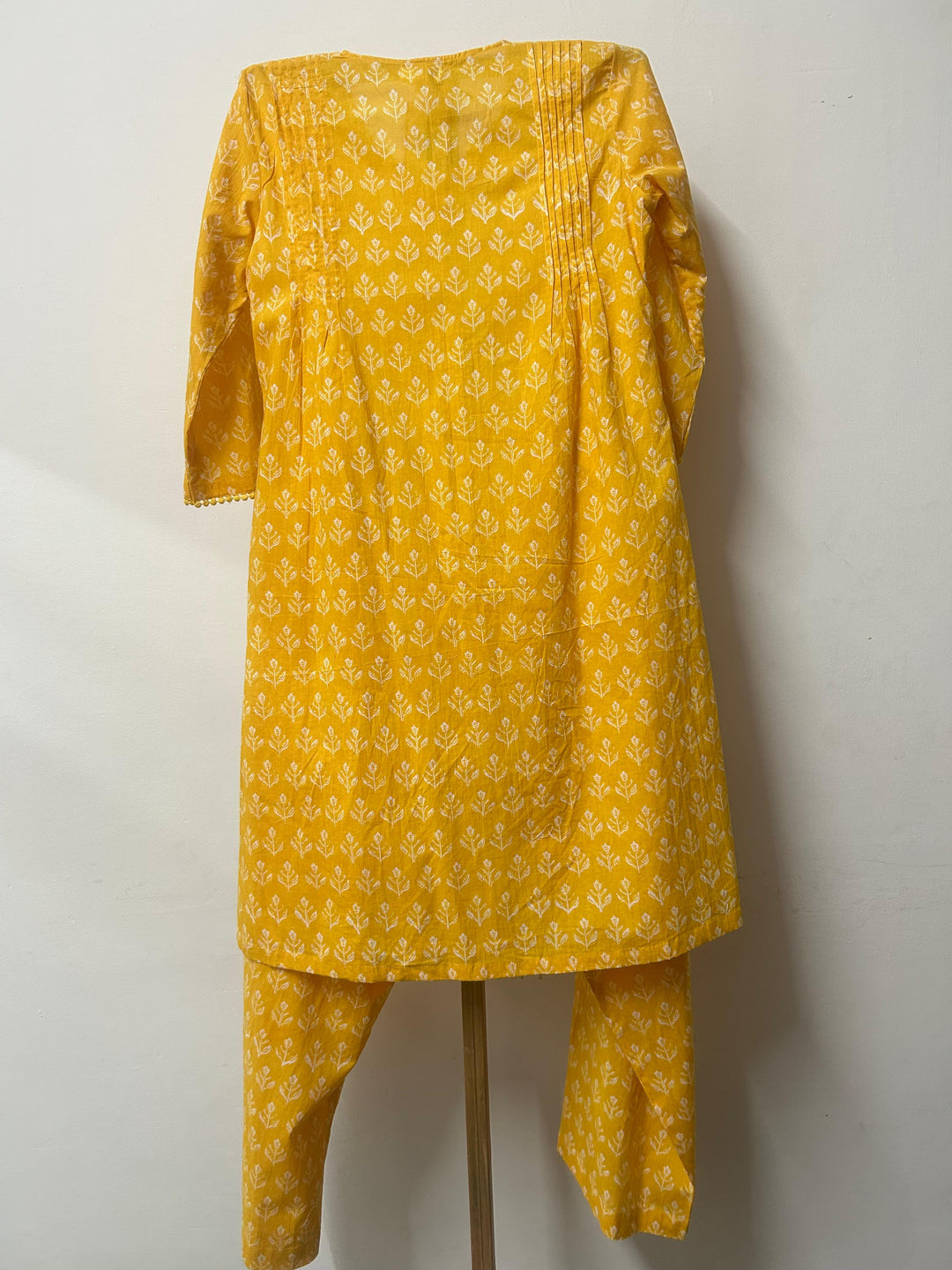 ANJULI YELLOW STRAIGHT SET