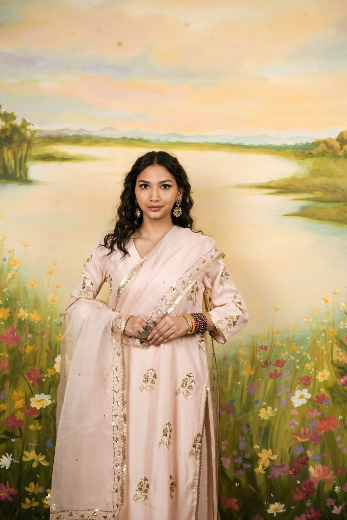 Shyra Peach  Straight Set