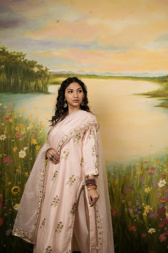 Shyra Peach  Straight Set