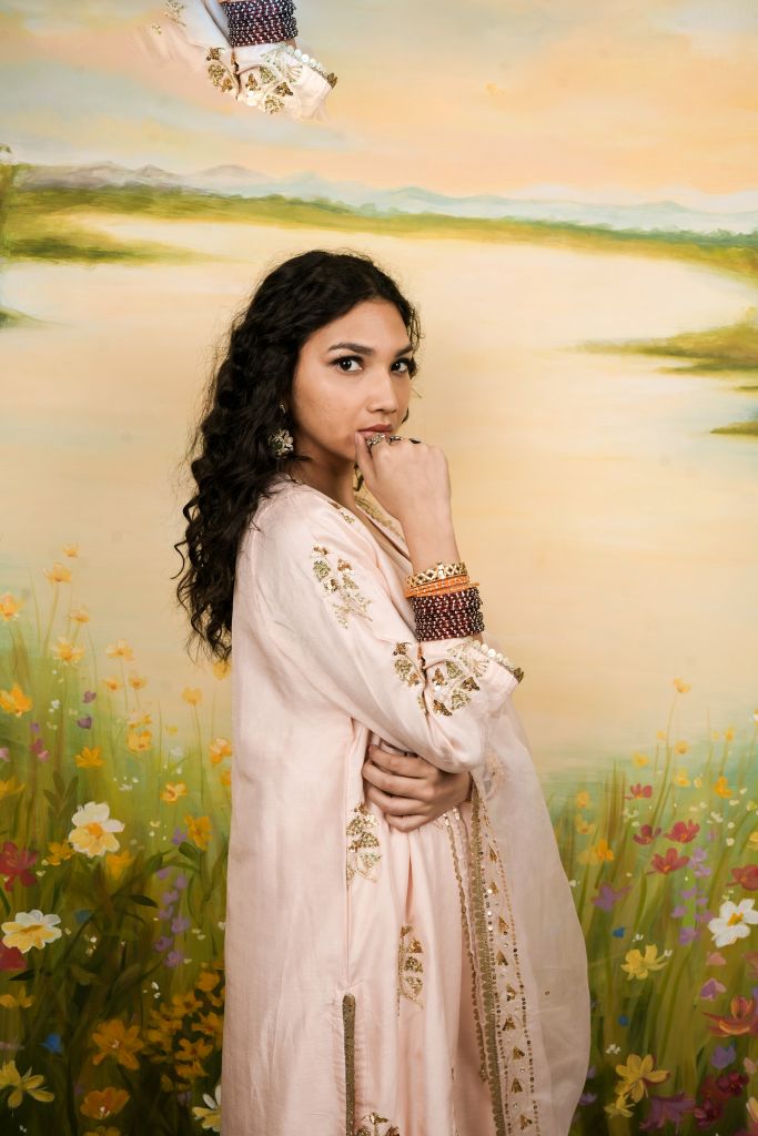 Shyra Peach  Straight Set