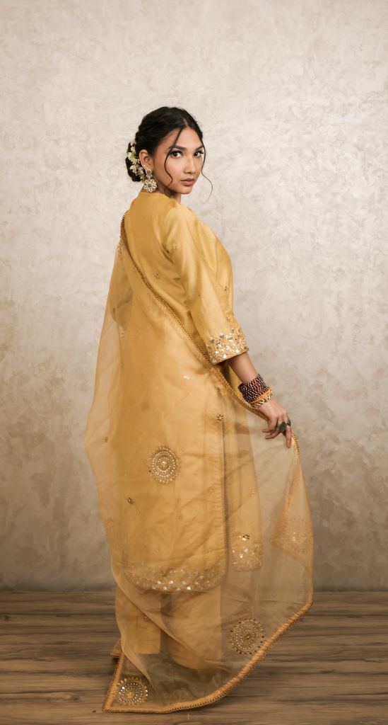 Reeha Golden Straight Set