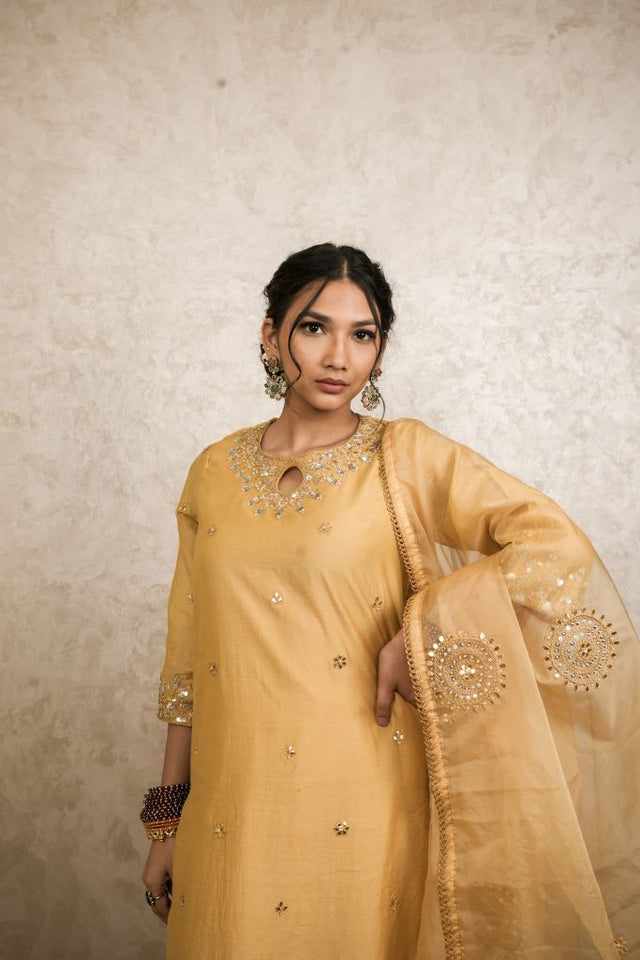 Reeha Golden Straight Set