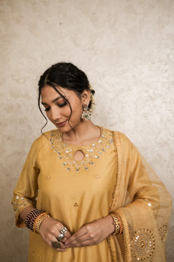 Reeha Golden Straight Set