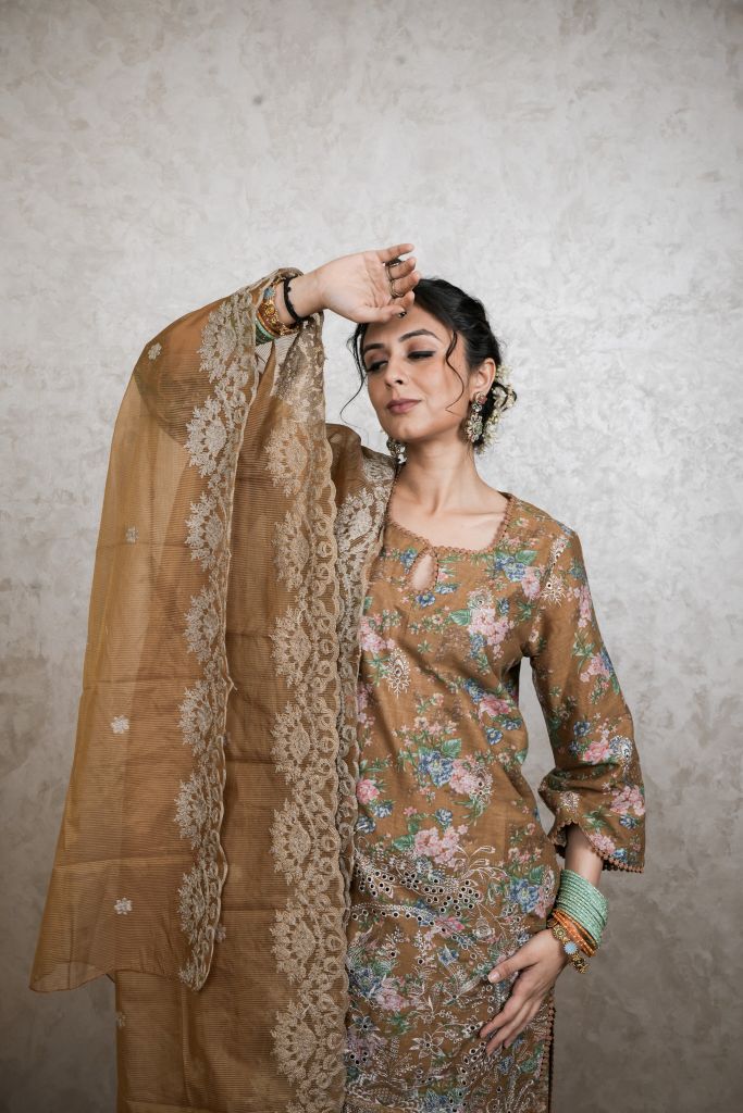 Hania Brown Straight Set