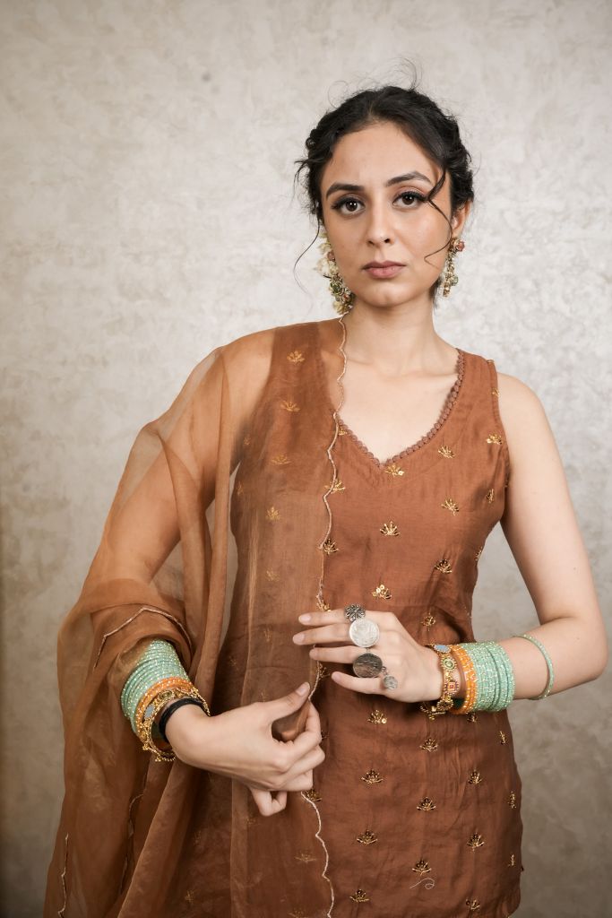 Noya Brown Straight Set