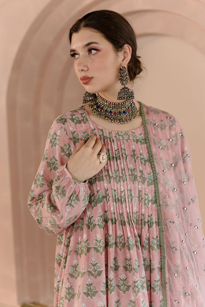 Shriya Peach Kurta Set
