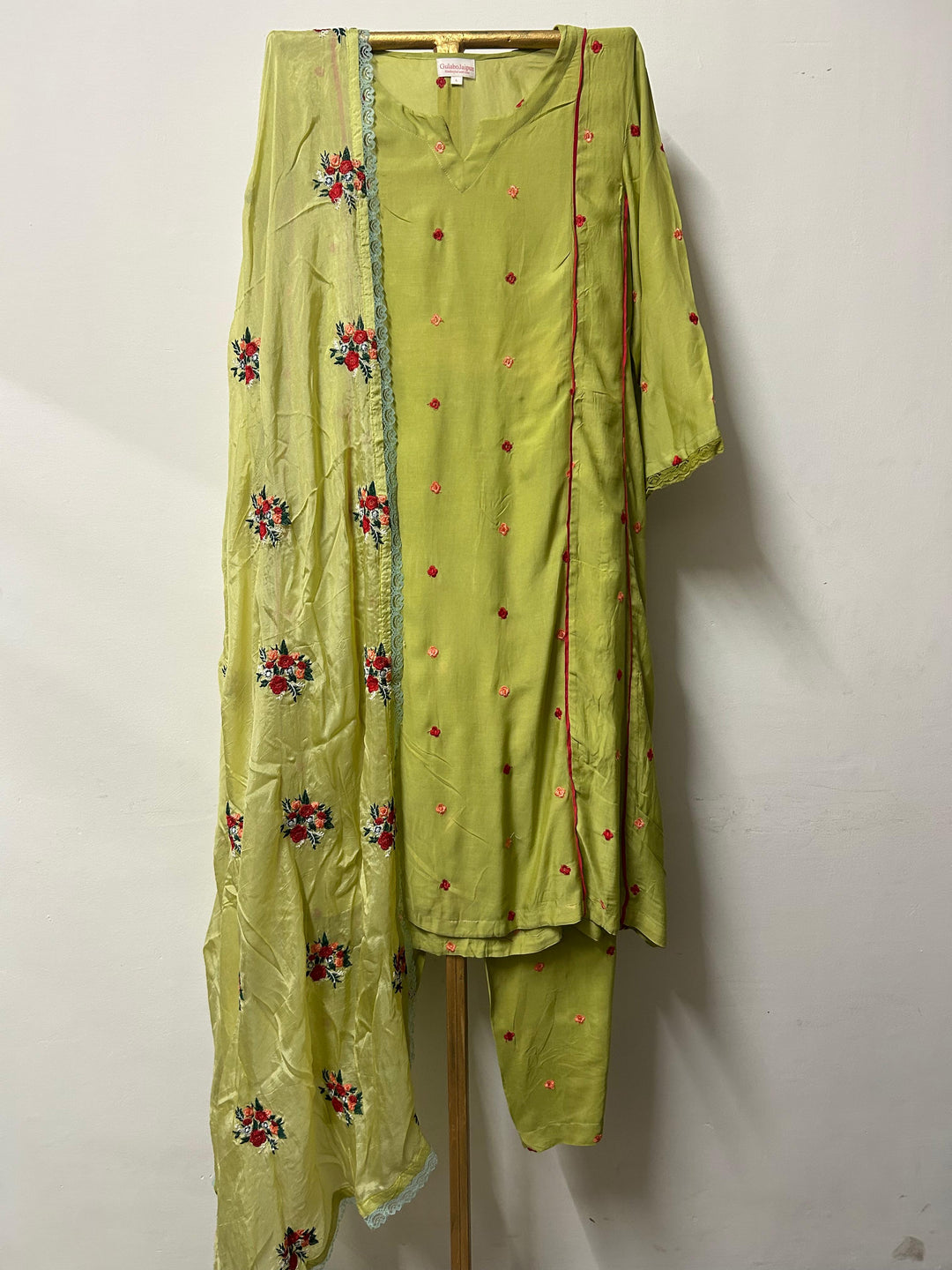 AMAIRA GREEN STRAIGHT SET Gulabo Jaipur