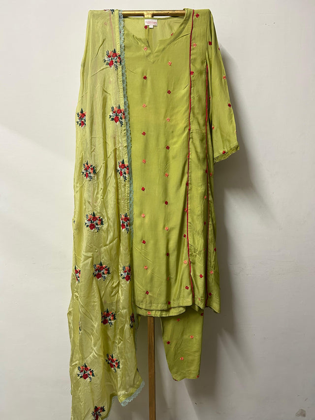 AMAIRA GREEN STRAIGHT KURTA PANT