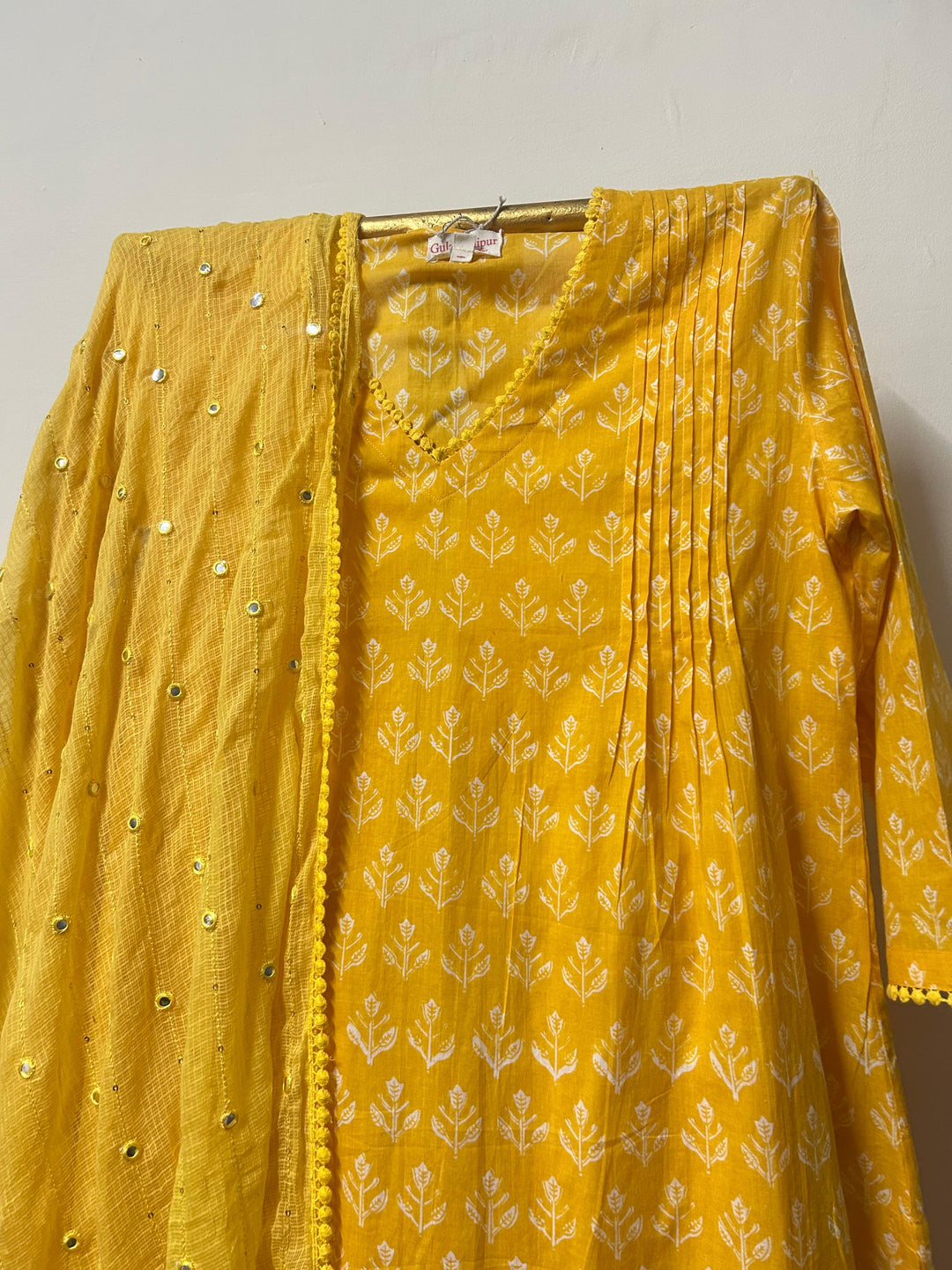 ANJULI YELLOW STRAIGHT SET