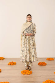Sonam Purple Floral Anarkali Set Sequins And Resham Neckline With Doriya Dupatta 6