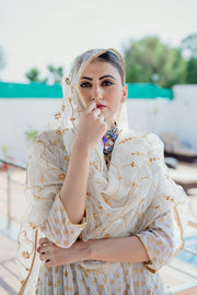 Zuri Offwhite  Anarkali Set 4