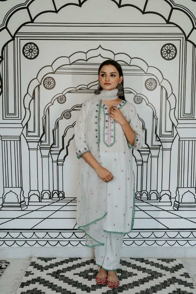 Niha Sky Straight Set