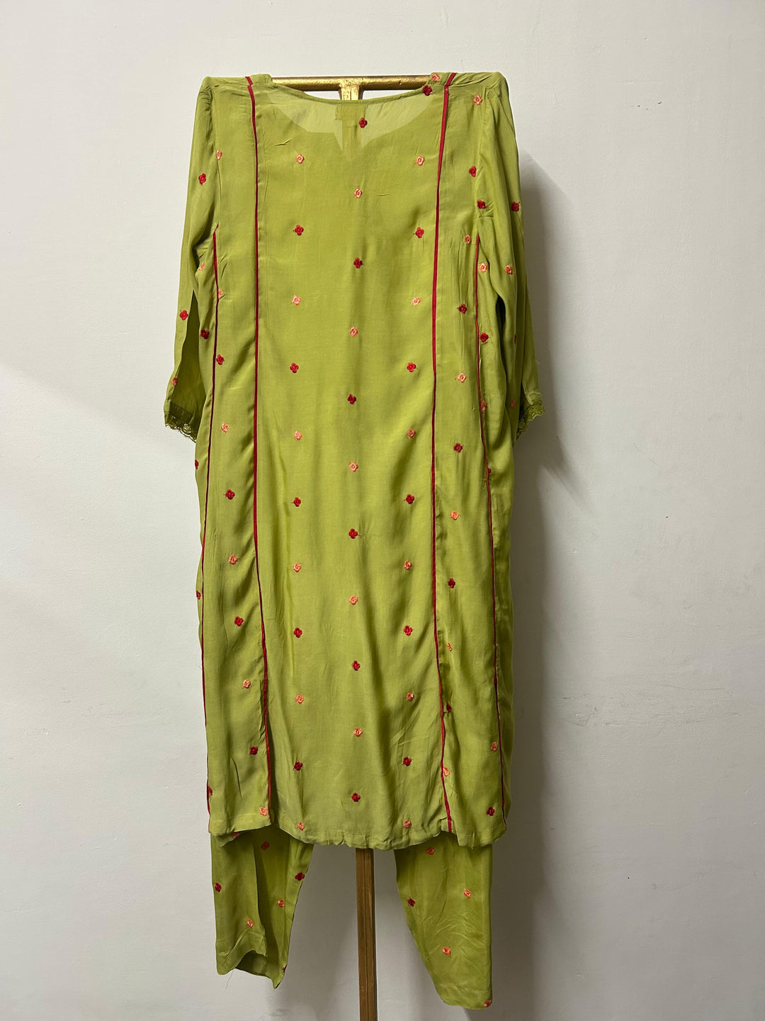 AMAIRA GREEN STRAIGHT SET Gulabo Jaipur
