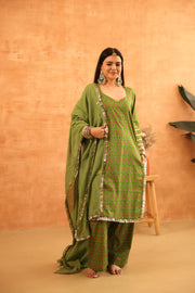 Rumi Green Cotton Taari Lace Straight Kurta Set With Doriya Dupatta - view 3