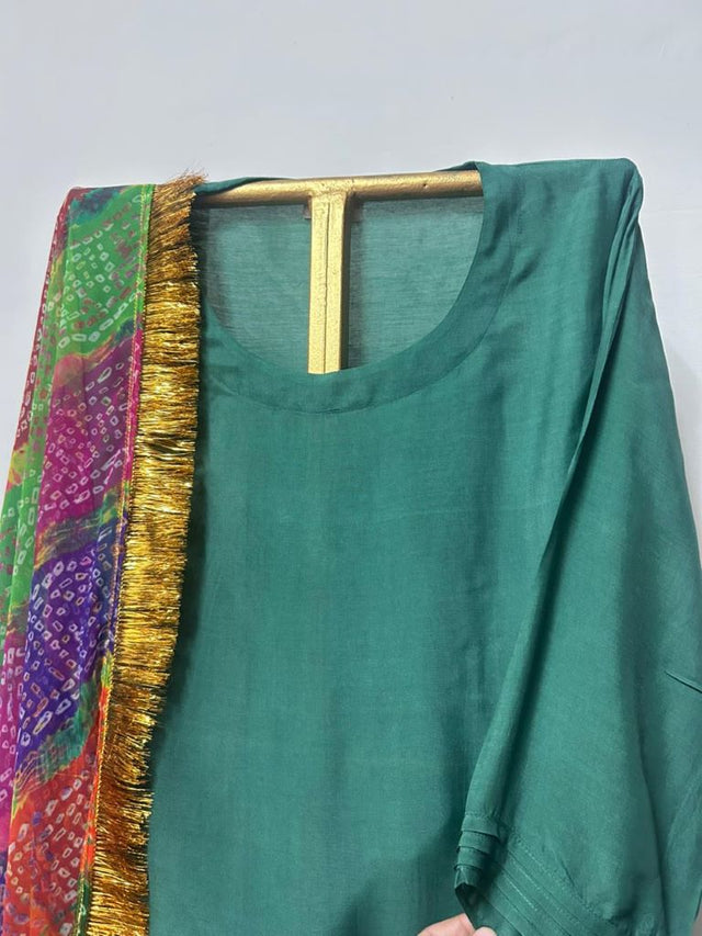REEM GREEN STRAIGHT SET