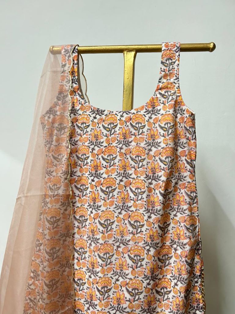 Hayat Printed Straight Set