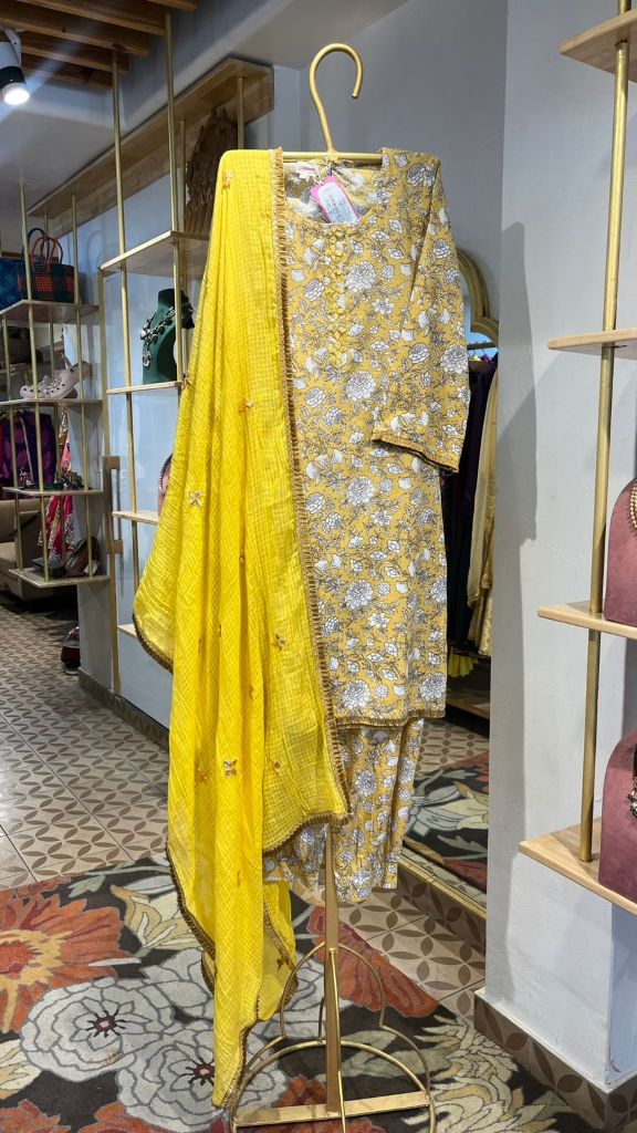 MARIGOLD YELLOOW STRAIGTH SET