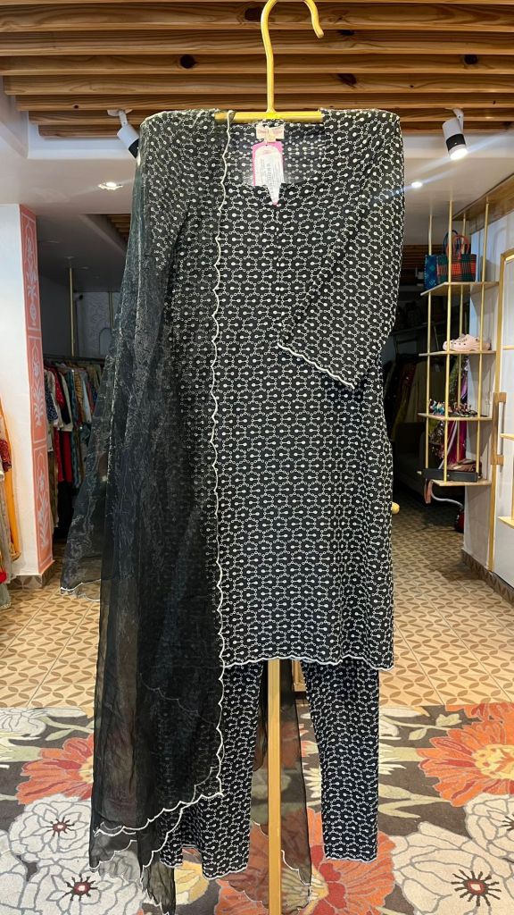 CLASSIC CHIKAN BLACK STRAIGHT KURTA SET