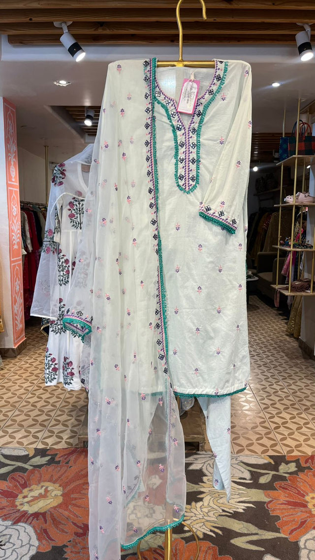 NIHA SKY STRAIGHT SET