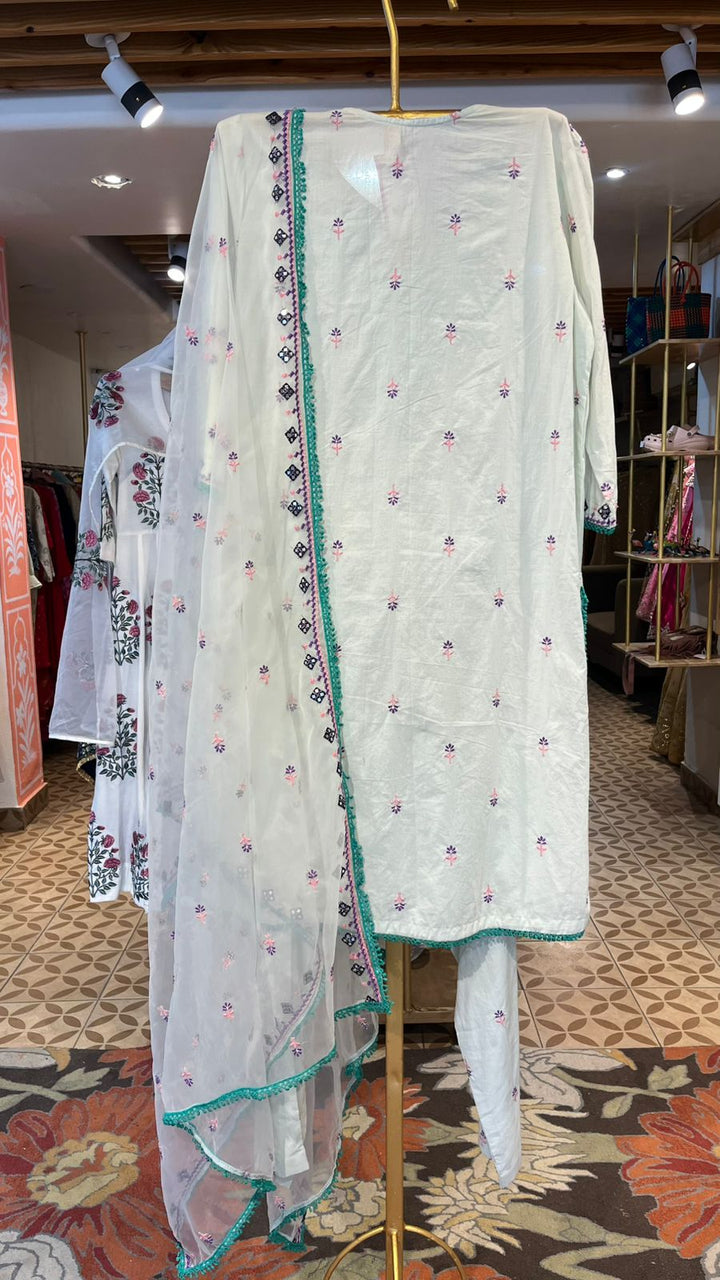 NIHA SKY STRAIGHT SET