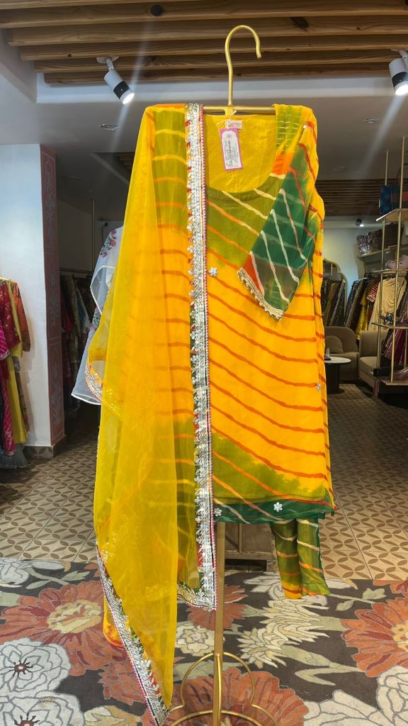 HOOR LEHERIYA YELLOW STRAIGHT SET