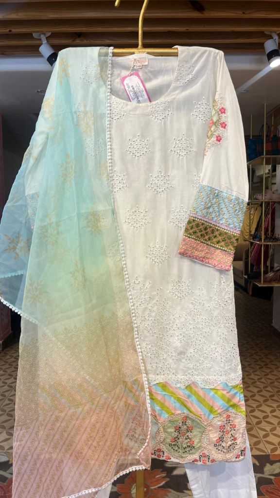 NEELA WHITE STRAIGHT SET