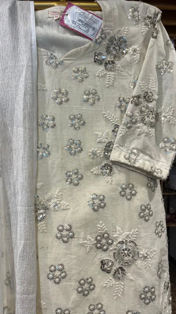 REET WHITE STRAIGHT SET