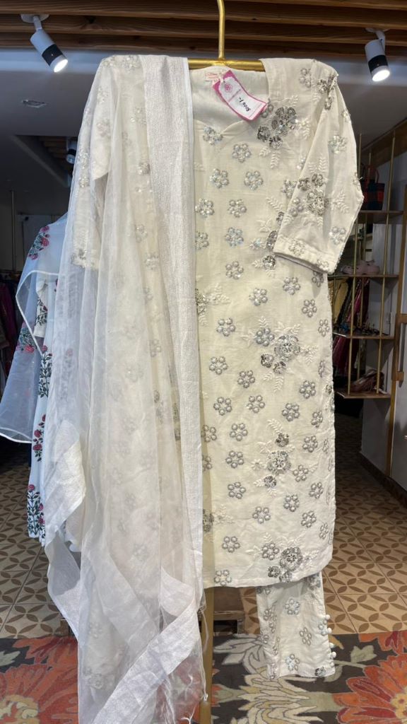 REET WHITE STRAIGHT SET